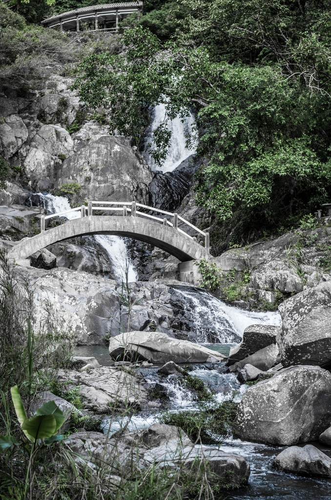 Small waterfalls and a stone bridge in the Wuzhishan highlands